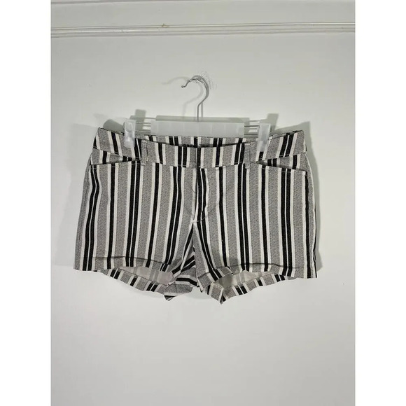 OLD NAVY Women’s Pixie Mid-Rise Striped Chino Shorts‎ Flat Front Size 8 - Picture 1 of 6
